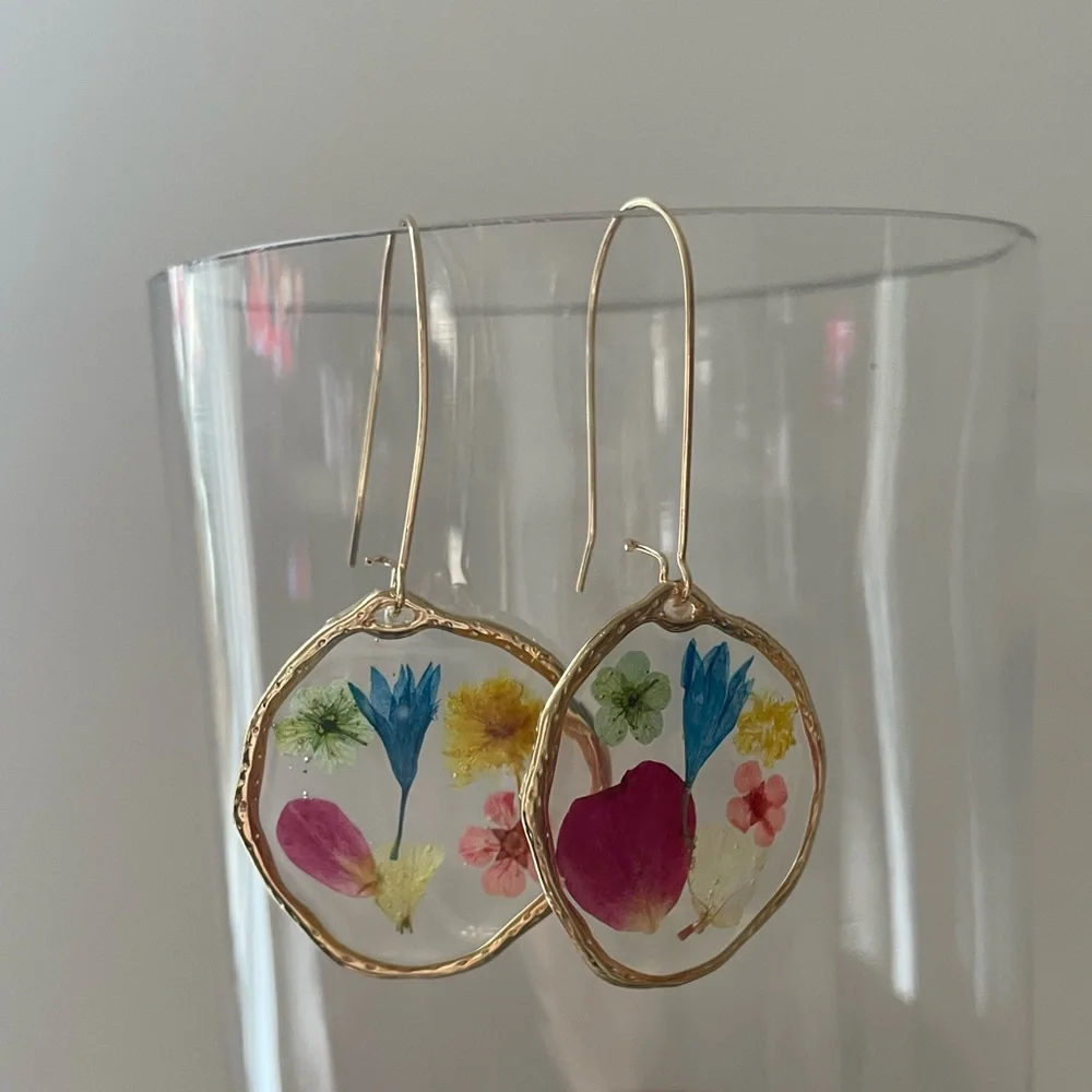 “Free people” Real flowers 🌸 handmade Earrings - Picture 2 of 5